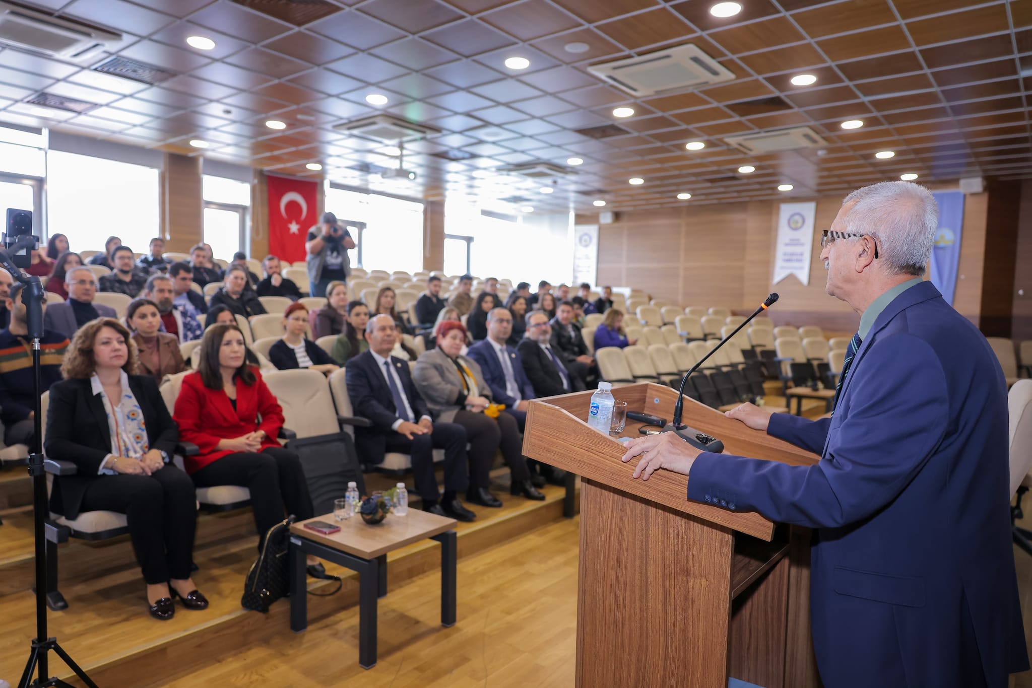 ÜNİVERSİTEMİZDE “CUMHURİYET” KONFERANSI