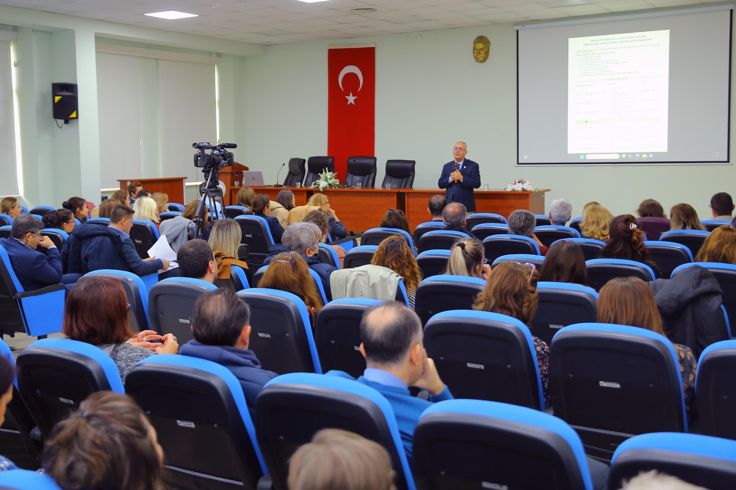 TRAKYA ÜNİVERSİTESİNDE “BİRİM KALİTE TEMSİLCİLERİNE YÖNELİK EĞİTİM PROGRAMI” DÜZENLENDİ