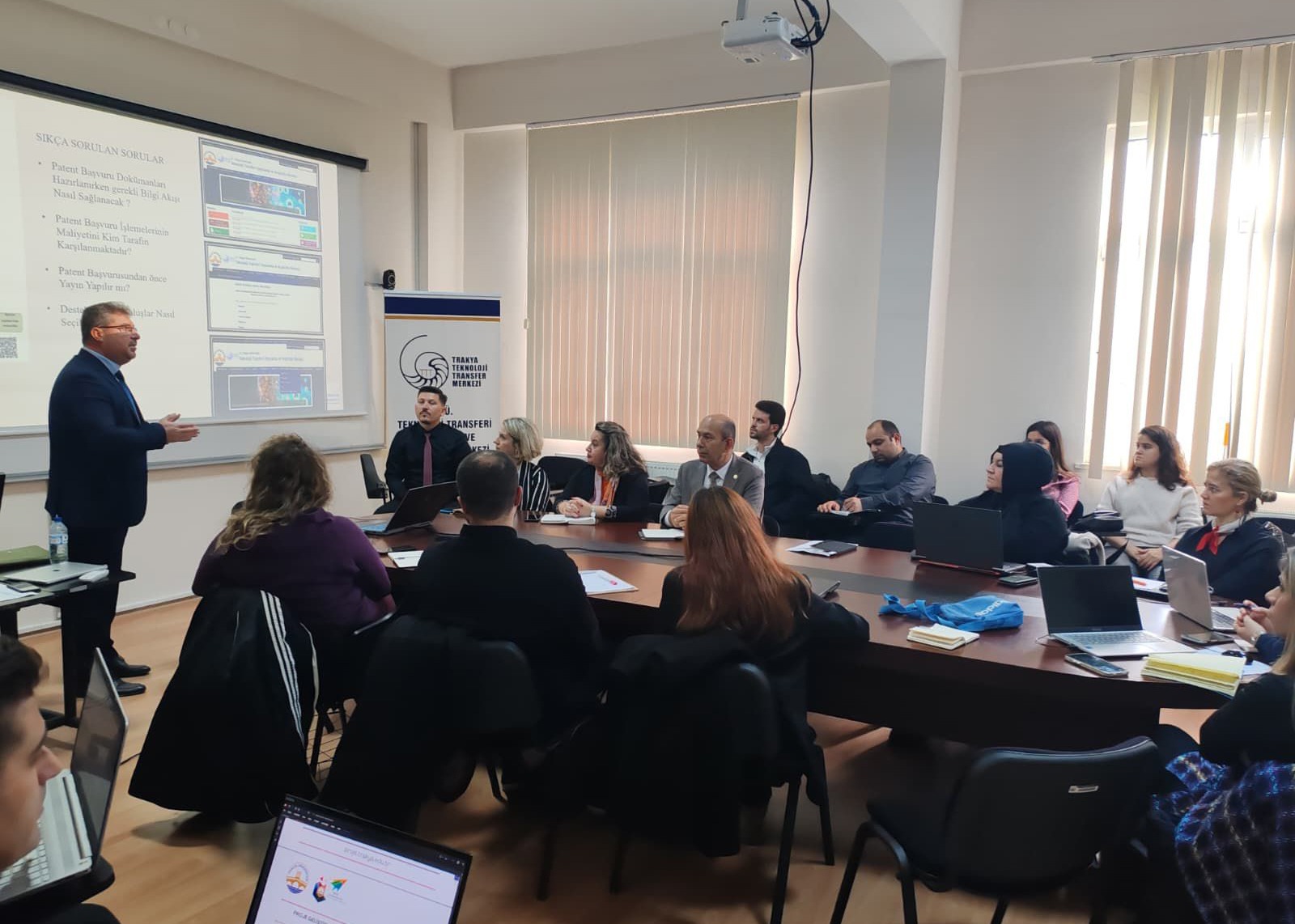 ÜNİVERSİTEMİZDE PROJE GELİŞTİRME VE YAZMA EĞİTİMLERİ BAŞLADI