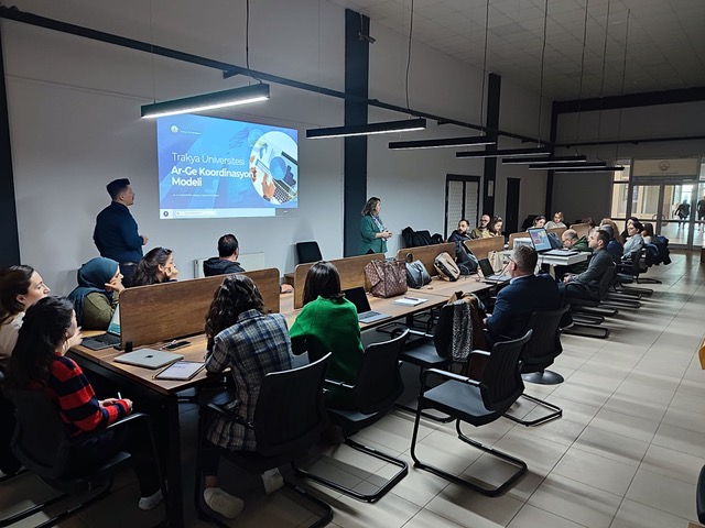TRAKYA ÜNİVERSİTESİ PROJE KOORDİNASYON UYGULAMA VE ARAŞTIRMA MERKEZİNİN EĞİTİMLERİ DEVAM EDİYOR