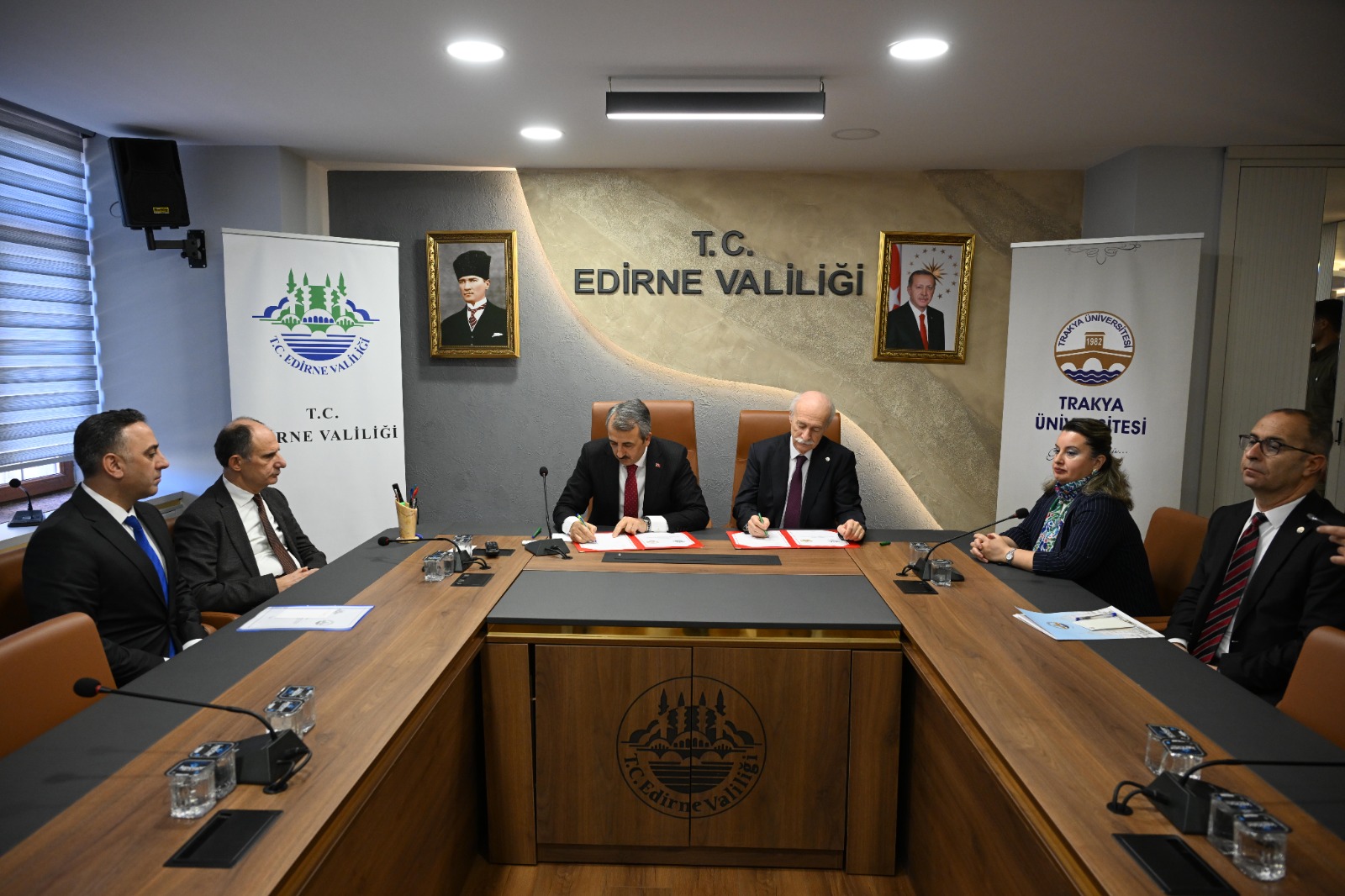 EDİRNE VALİLİĞİ İLE TRAKYA ÜNİVERSİTESİ ARASINDA ENGELLİ HANELERİNE YÖNELİK İŞ BİRLİĞİ PROTOKOLÜ İMZALANDI