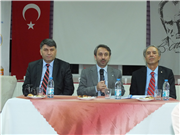 REKTÖR PROF. DR. YENER YÖRÜK, ÖĞRENCİ YURDUNDA YABANCI UYRUKLU ÖĞRENCİLERLE BULUŞTU