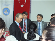 REKTÖR PROF. DR. YENER YÖRÜK, ÖĞRENCİ YURDUNDA YABANCI UYRUKLU ÖĞRENCİLERLE BULUŞTU