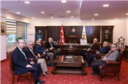 İZMİR DEMOKRASİ ÜNİVERSİTESİ REKTÖRÜ PROF. DR. SELİM KARAHASANOĞLU VE BERABERİNDEKİ HEYETTEN REKTÖRÜMÜZ PROF. DR. MUSTAFA HATİPLER’E ZİYARET