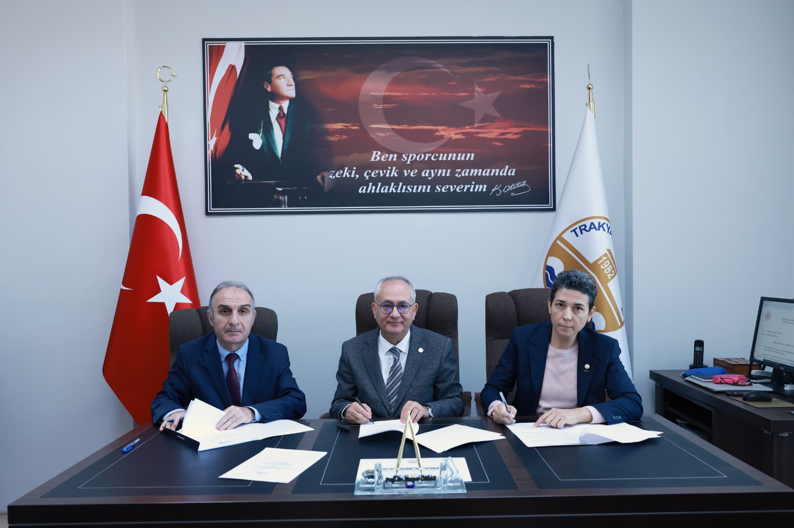 KIRKPINAR SPOR BİLİMLERİ FAKÜLTESİ İLE EDİRNE GENÇLİK VE SPOR İL MÜDÜRLÜĞÜ ARASINDA ÖĞRENCİ ODAKLI İŞ BİRLİĞİ PROTOKOLÜ İMZALANDI