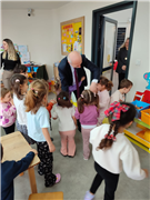 REKTÖR PROF. DR. MUSTAFA HATİPLER VE REKTÖR YARDIMCISI PROF. DR. EYLEM BAYIR MİNİK ÖĞRENCİLERLE BAYRAM SEVİNCİNİ PAYLAŞTI