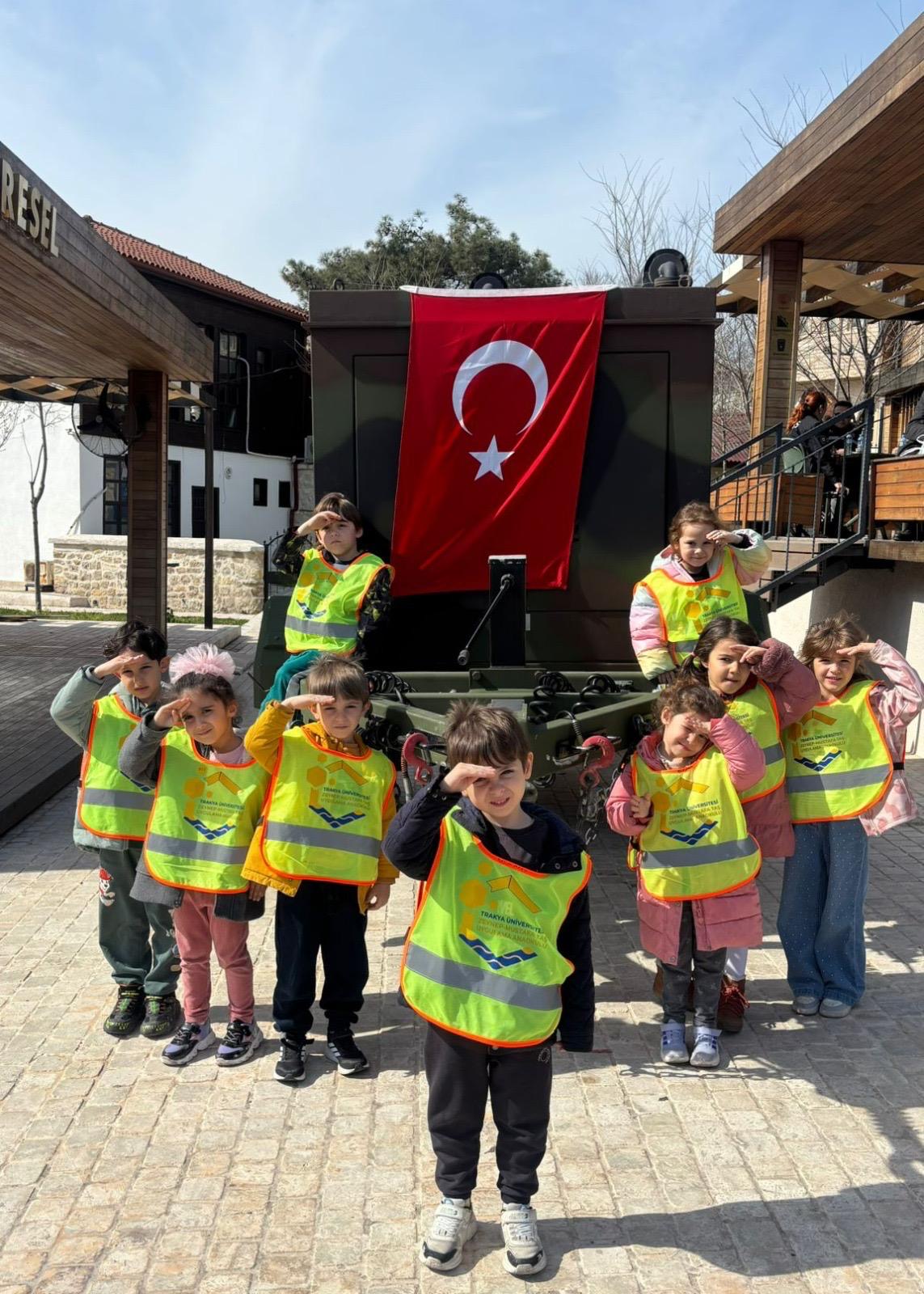 TRAKYA ÜNİVERSİTESİ ZEYNEP MUSTAFA TAŞ UYGULAMA ANAOKULU ÖĞRENCİLERİ YERLİ VE MİLLİ ARAÇLARLA BULUŞTU