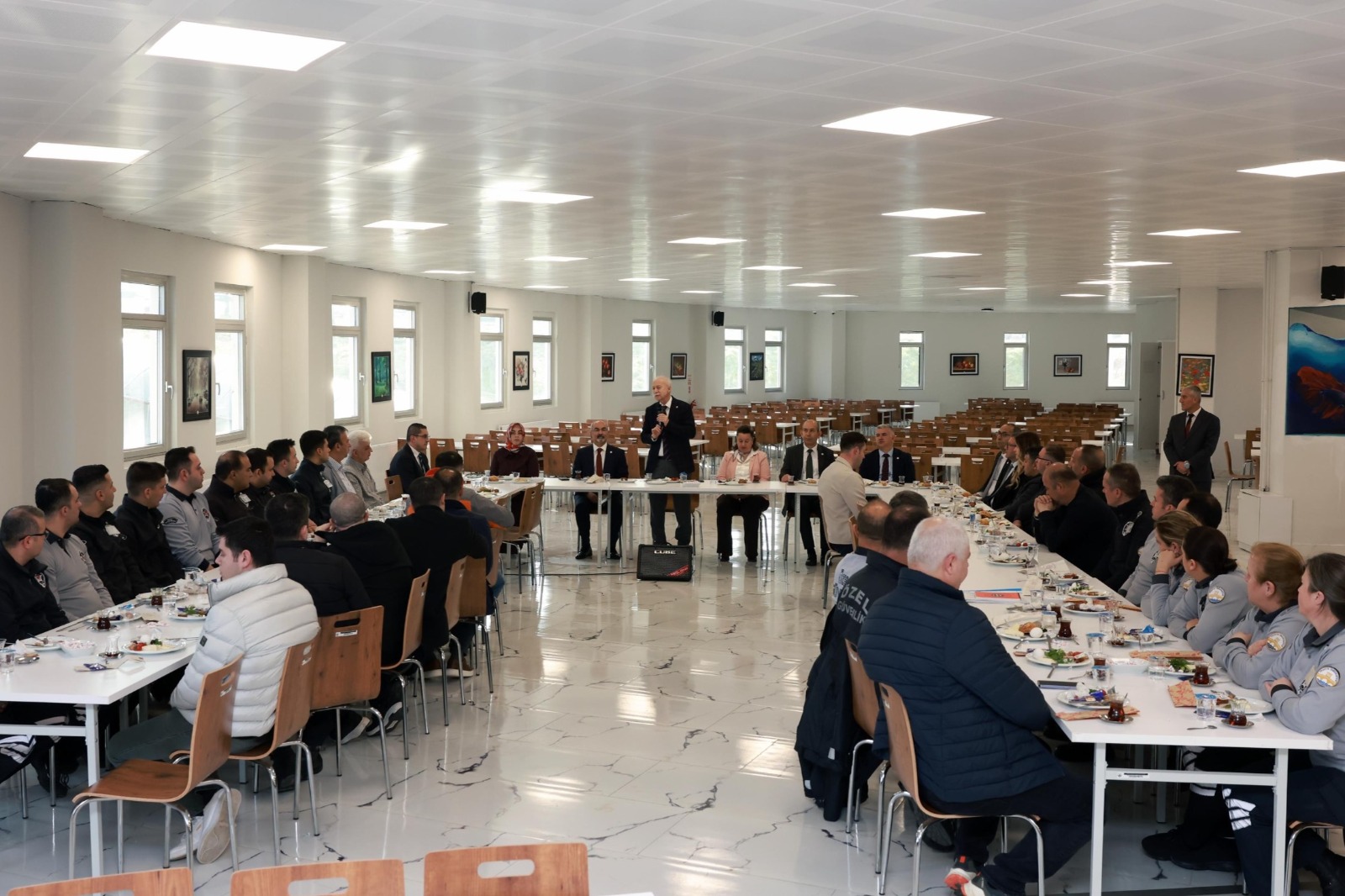 TRAKYA ÜNİVERSİTESİ YÖNETİMİ, KORUMA VE GÜVENLİK PERSONELİYLE KAHVALTIDA BİR ARAYA GELDİ