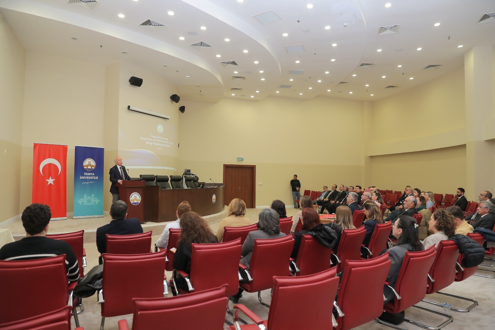 TRAKYA ÜNİVERSİTESİ’NDE “ARAŞTIRMA VE UYGULAMA MERKEZLERİ BİLGİ PAYLAŞIM GÜNÜ” ETKİNLİĞİ DÜZENLENDİ