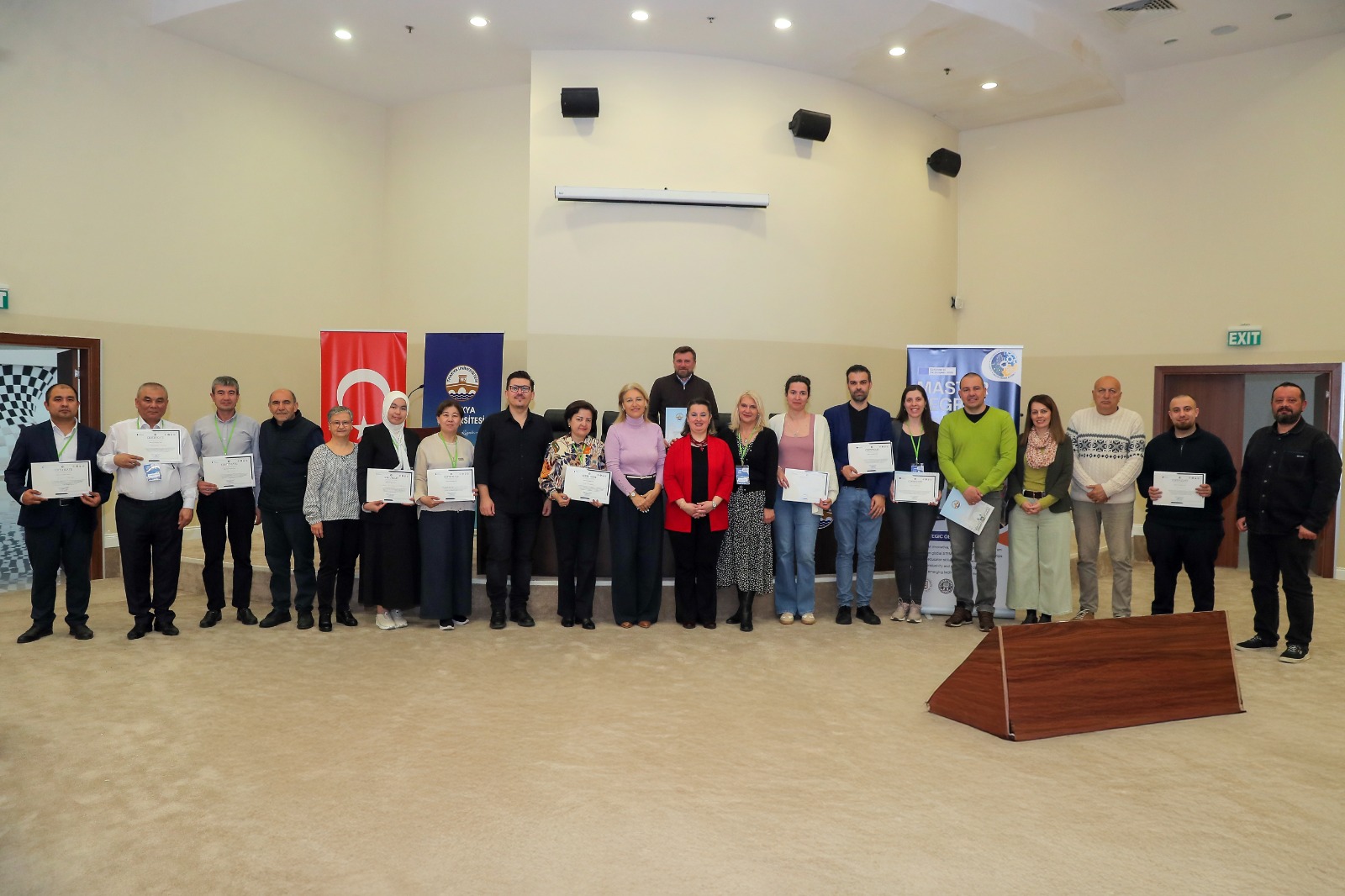 TRAKYA ÜNİVERSİTESİ EV SAHİPLİĞİNDE DÜZENLENEN ULUSLARARASI STEM EĞİTİMİ PROGRAMI TAMAMLANDI