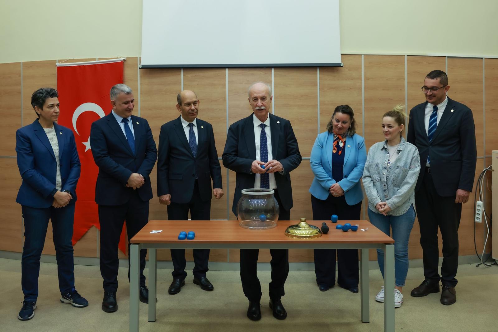 TRAKYA ÜNİVERSİTESİ’NDE BAHAR ŞENLİKLERİ SPOR TURNUVALARININ KURALARI ÇEKİLDİ