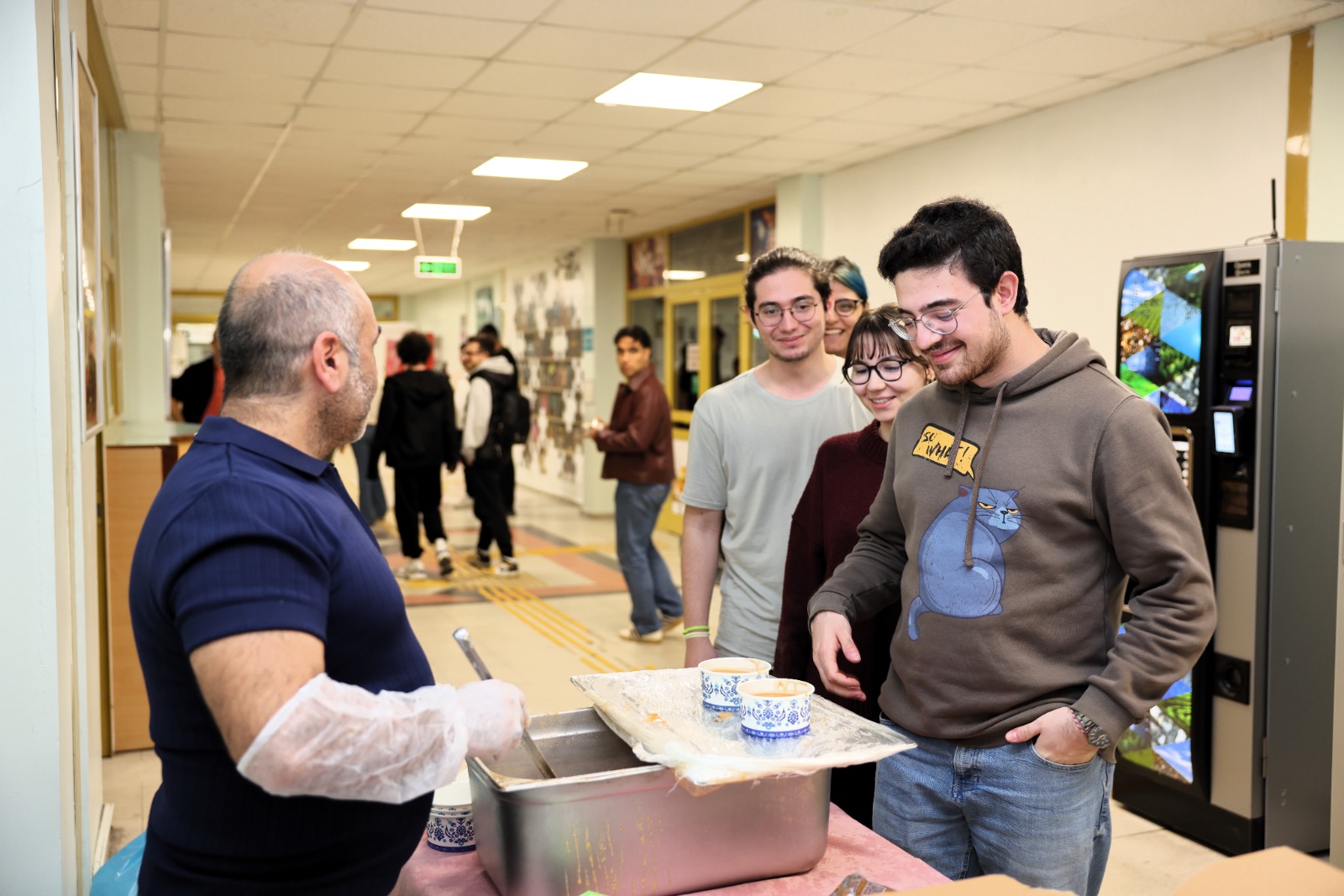 TRAKYA ÜNİVERSİTESİ’NDEN VİZE HAFTASINDA ÖĞRENCİLERE ÇORBA İKRAMI