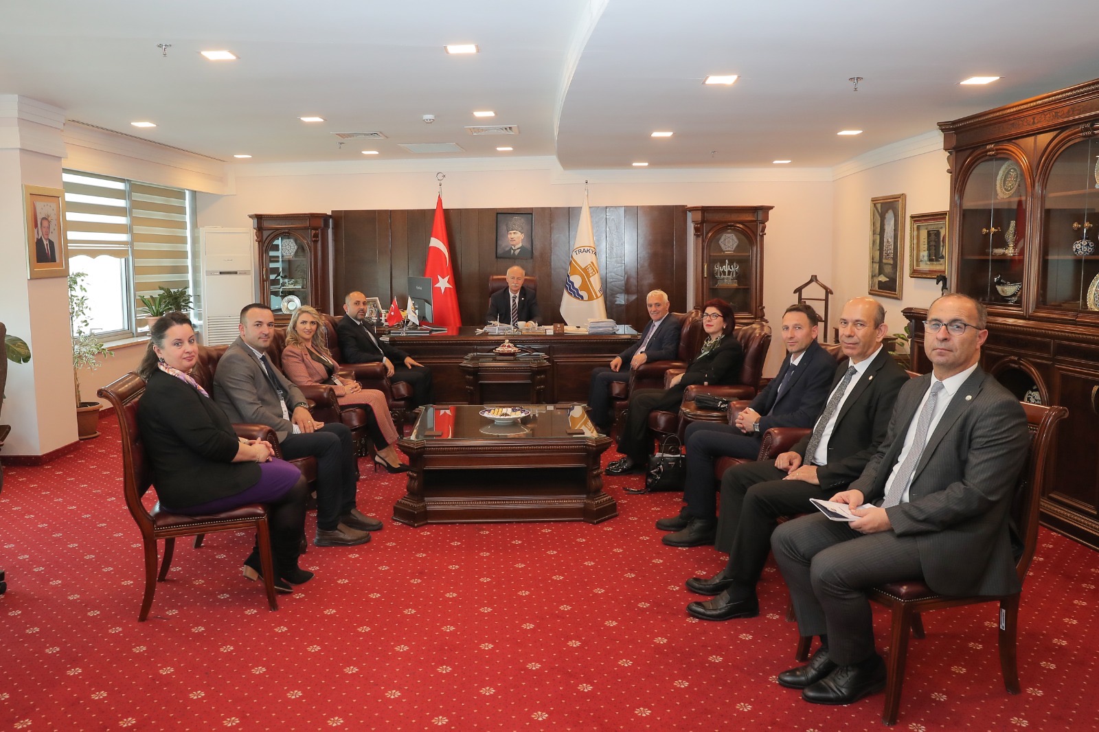 KOSOVA TÜRK ÖĞRETMENLER DERNEĞİ’NDEN REKTÖR HATİPLER’E ZİYARET