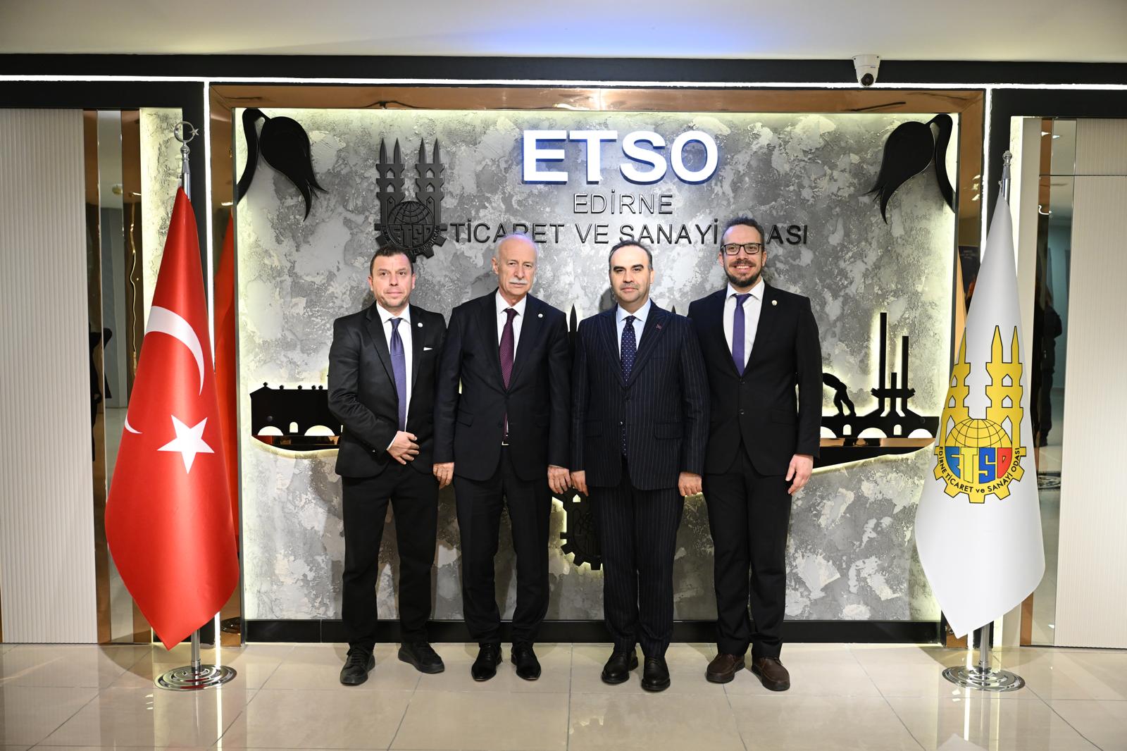 REKTÖR PROF. DR. MUSTAFA HATİPLER, SANAYİ VE TEKNOLOJİ BAKANI MEHMET FATİH KACIR İLE GÖRÜŞTÜ