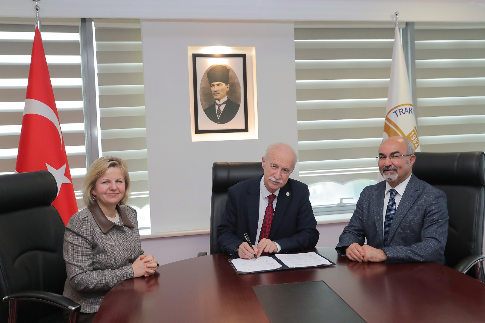 TRAKYA ÜNİVERSİTESİ’NDE FAKÜLTELER ARASI EĞİTİMDE İŞ BİRLİĞİ PROTOKOLLERİ İMZALANDI