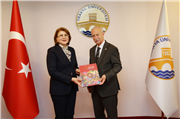 AZERBAYCAN EĞİTİM MÜŞAVİRİ NECİBE NESİBOVA’DAN TRAKYA ÜNİVERSİTESİ’NE ZİYARET