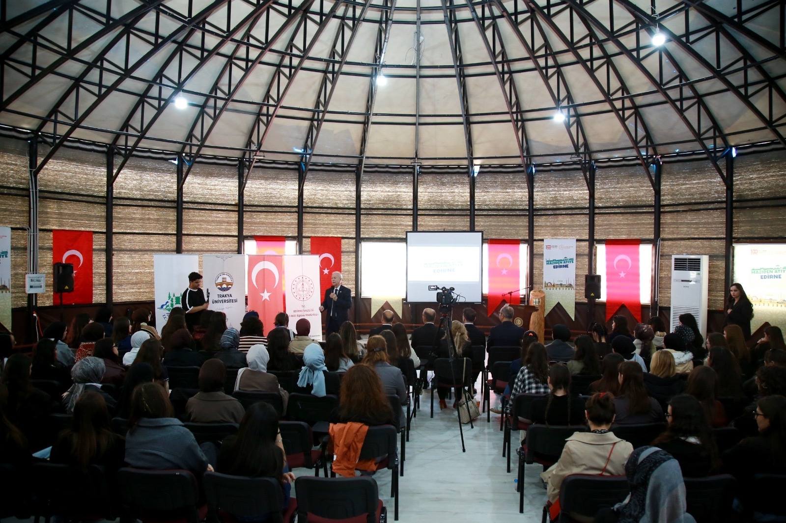 MAZİDEN ATİYE PROJESİ’NDE REKTÖR HATİPLER’DEN GENÇLERE TARİH VE MEDENİYET DERSİ