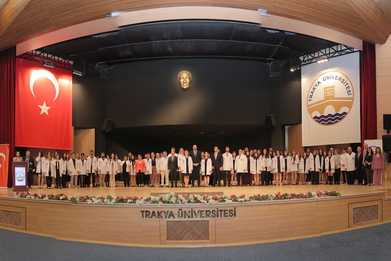 TRAKYA ÜNİVERSİTESİ ECZACILIK FAKÜLTESİ’NDE BEYAZ ÖNLÜK HEYECANI