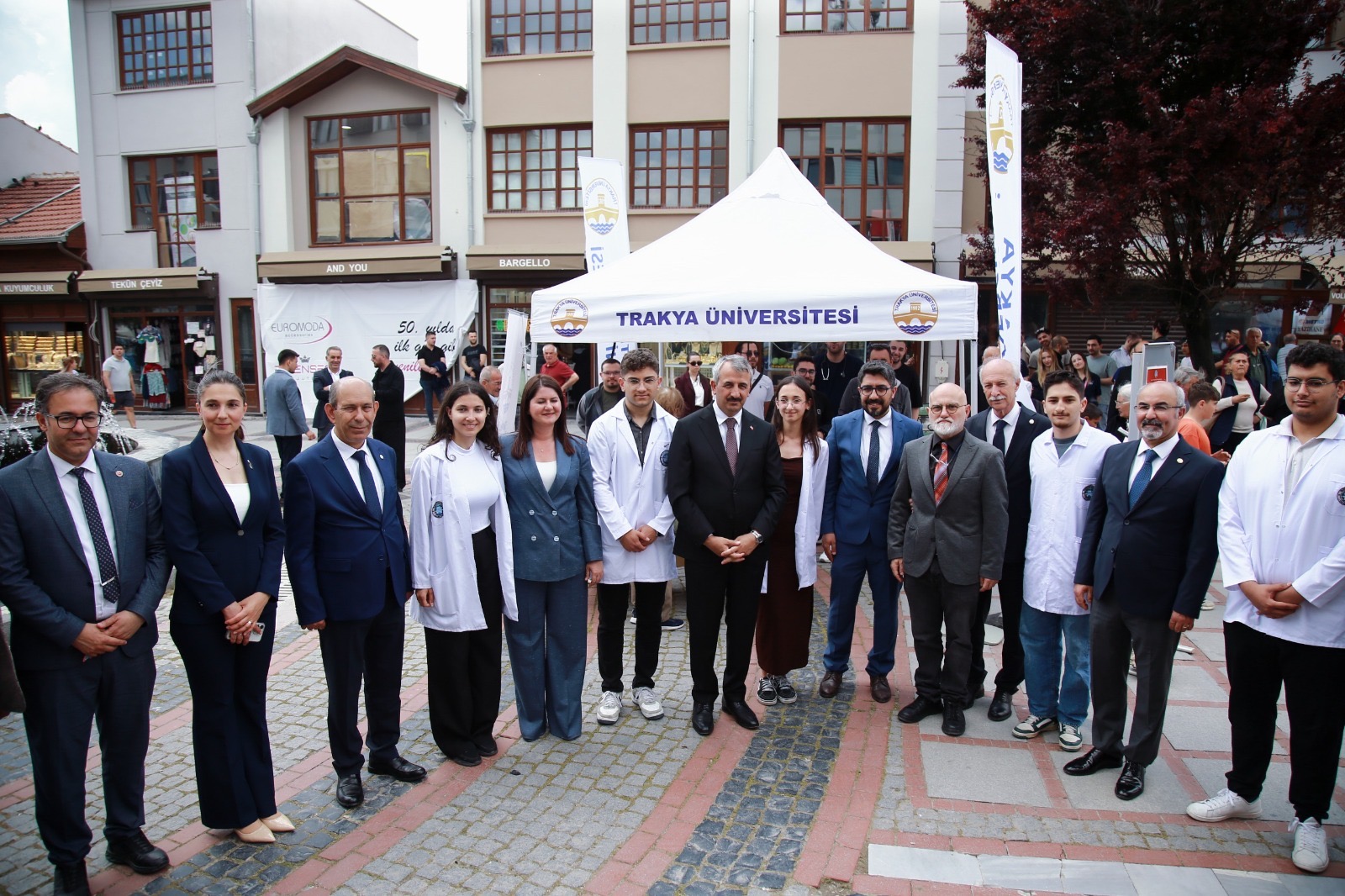 TRAKYA ÜNİVERSİTESİ TIP FAKÜLTESİ ÖĞRENCİLERİNDEN HAYAT KURTARAN CİHAZ İÇİN FARKINDALIK ÇALIŞMASI
