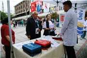 TRAKYA ÜNİVERSİTESİ TIP FAKÜLTESİ ÖĞRENCİLERİNDEN HAYAT KURTARAN CİHAZ İÇİN FARKINDALIK ÇALIŞMASI