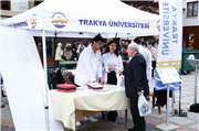 TRAKYA ÜNİVERSİTESİ TIP FAKÜLTESİ ÖĞRENCİLERİNDEN HAYAT KURTARAN CİHAZ İÇİN FARKINDALIK ÇALIŞMASI