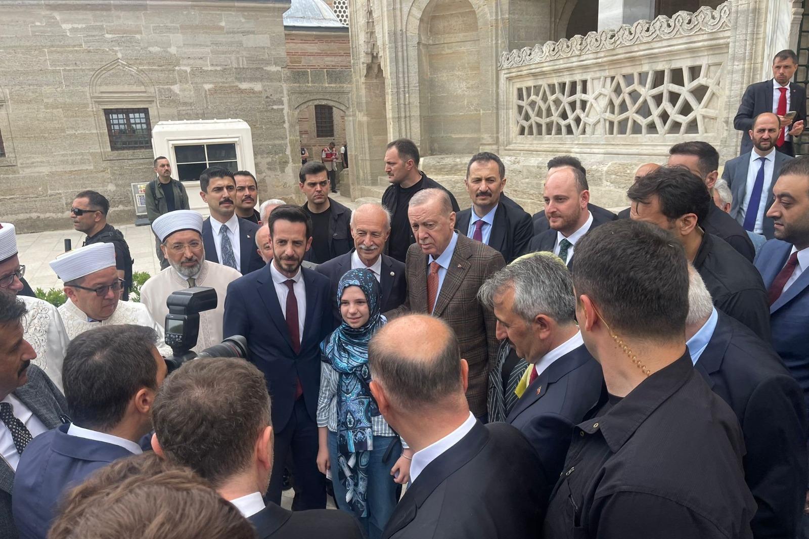 REKTÖRÜMÜZ PROF. DR. MUSTAFA HATİPLER, CUMHURBAŞKANIMIZ SAYIN RECEP TAYYİP ERDOĞAN’IN TEŞRİFLERİYLE GERÇEKLEŞTİRİLEN SELİMİYE CAMİİ’NİN YENİDEN İBADETE AÇILIŞI VE TOPLU AÇILIŞ TÖRENİNE KATILDI