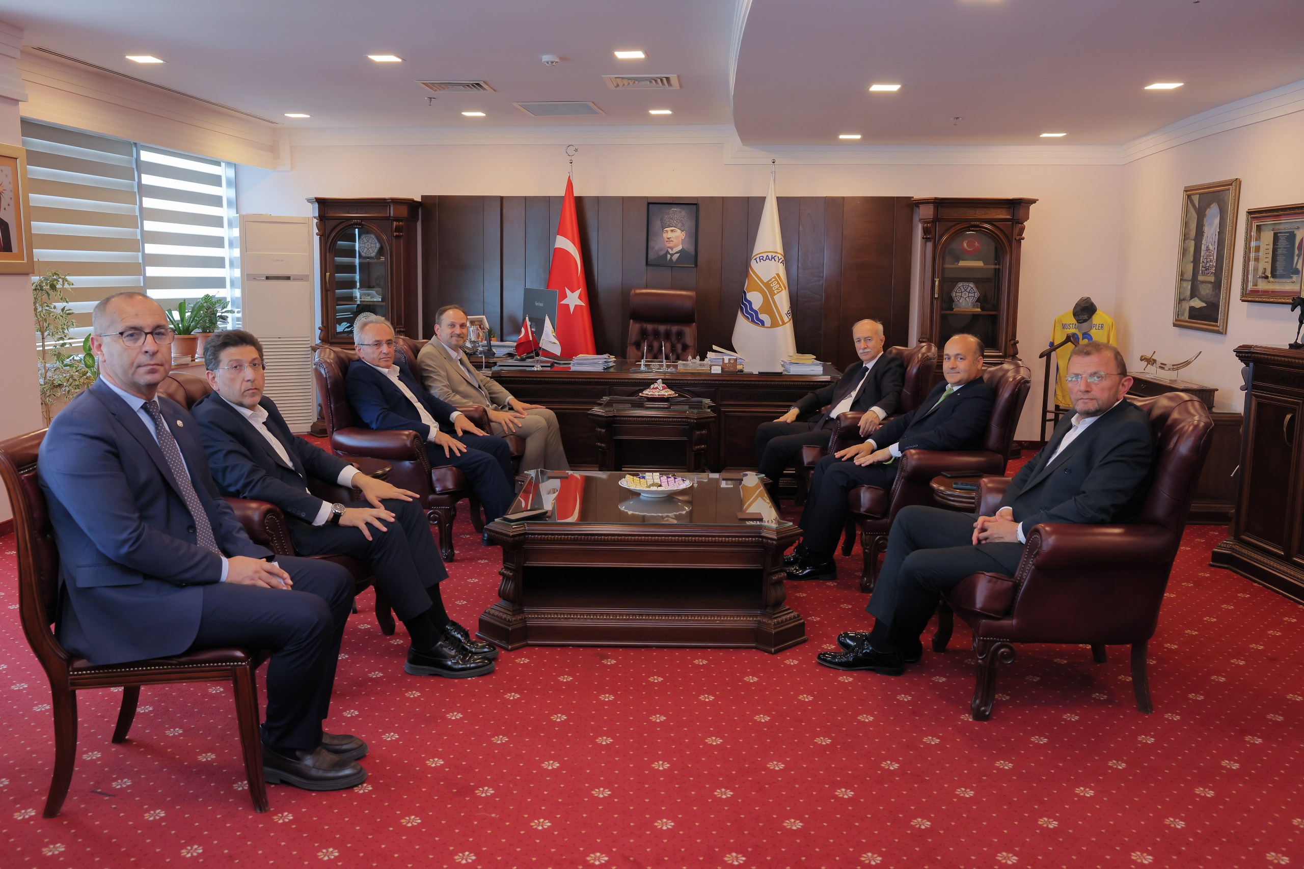 YEŞİLAY GENEL BAŞKANI DOÇ. DR. MEHMET DİNÇ, REKTÖR PROF. DR. MUSTAFA HATİPLER’İ ZİYARET ETTİ