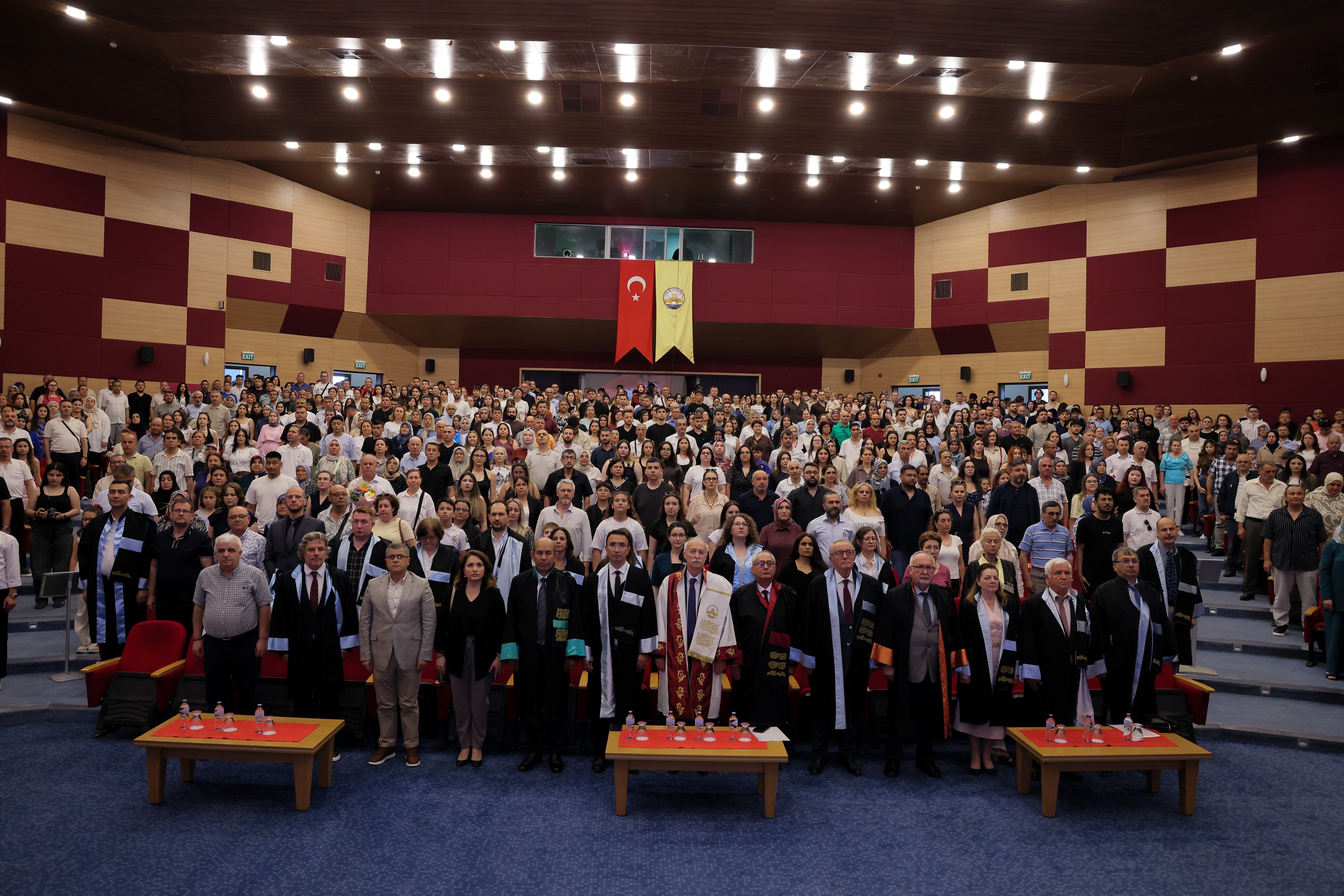 TRAKYA ÜNİVERSİTESİ EDİRNE TEKNİK BİLİMLER MYO’DA MEZUNİYET COŞKUSU