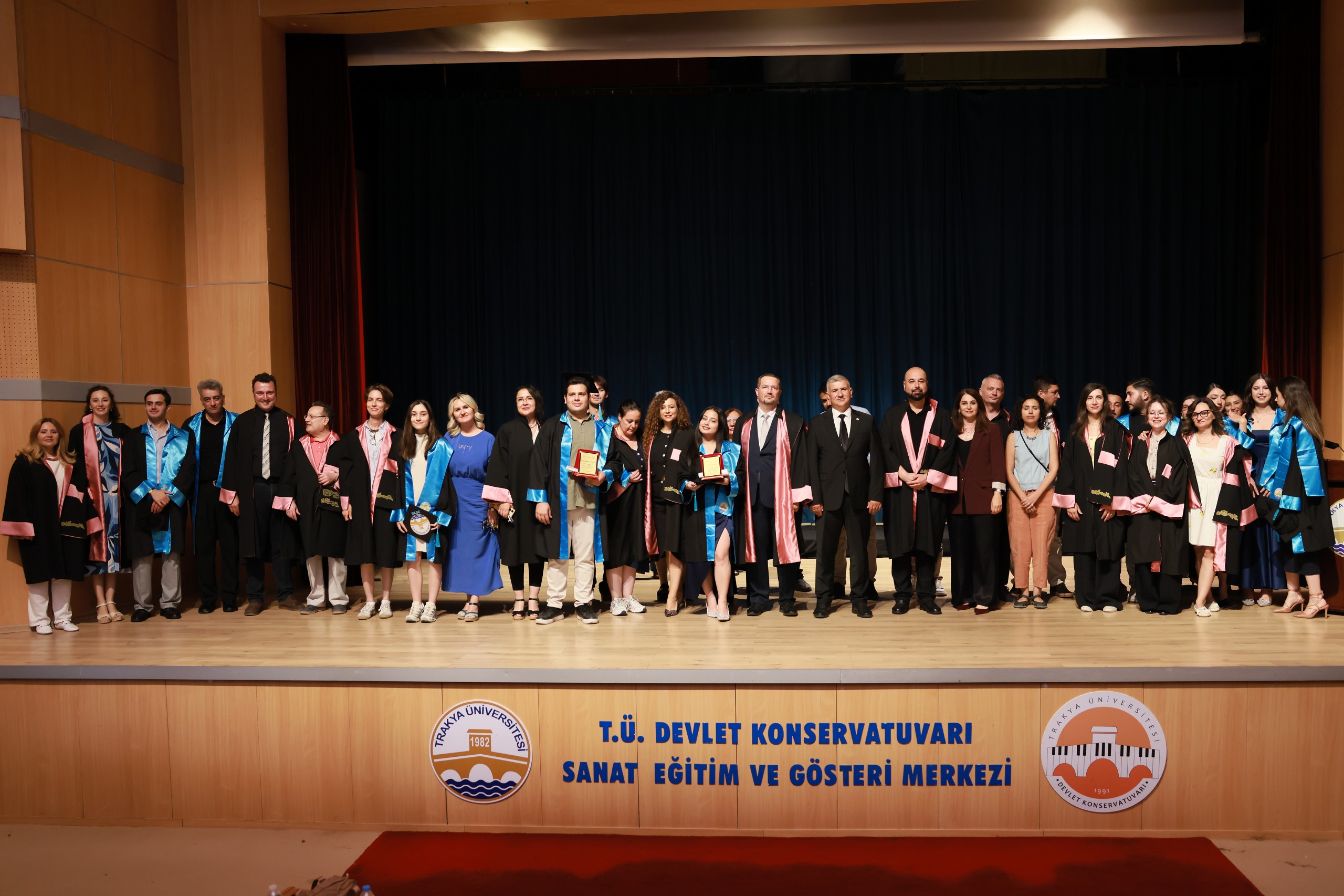 TRAKYA ÜNİVERSİTESİ DEVLET KONSERVATUVARINDA MEZUNİYET HEYECANI