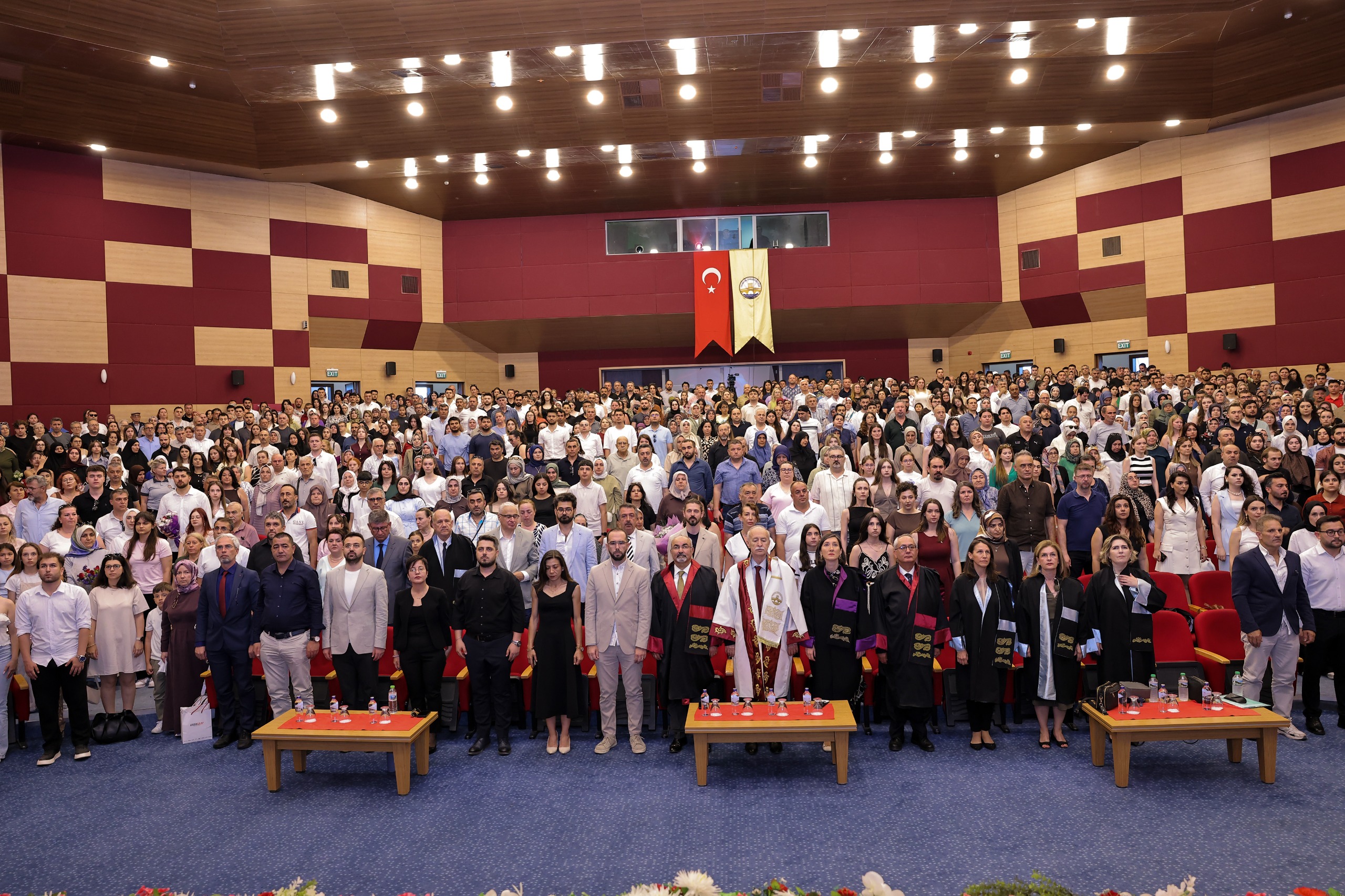 TRAKYA ÜNİVERSİTESİ SAĞLIK HİZMETLERİ MESLEK YÜKSEKOKULUNDA MEZUNİYET COŞKUSU