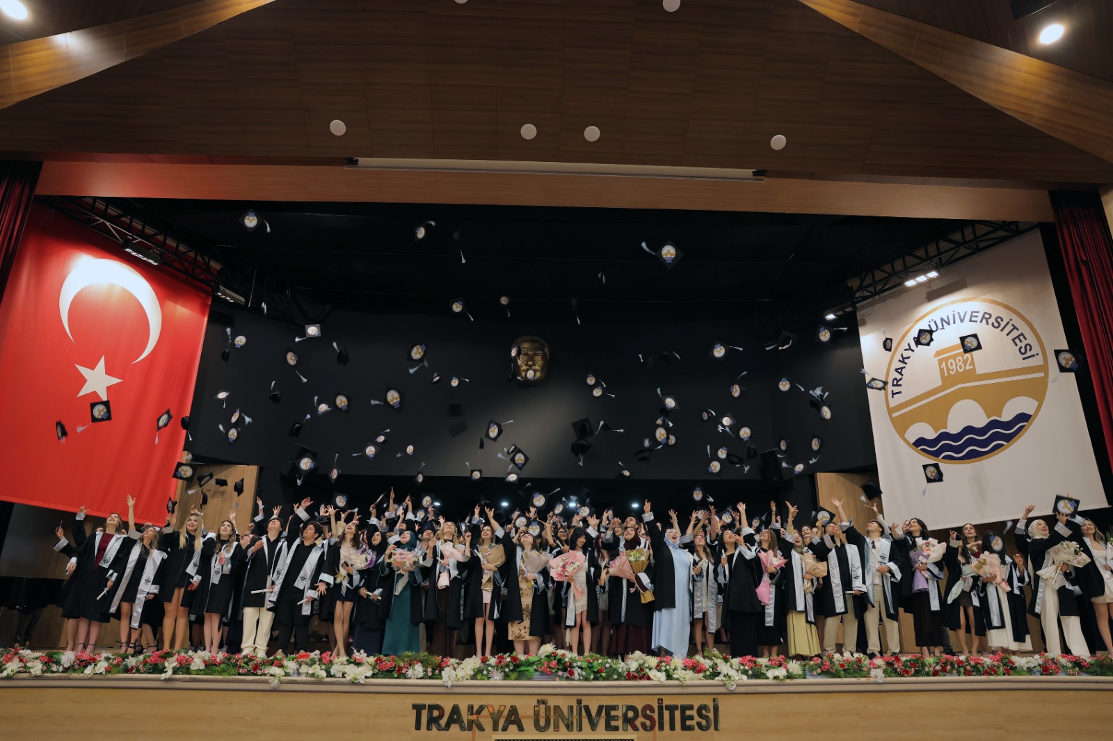 TRAKYA ÜNİVERSİTESİ ARDA MESLEK YÜKSEKOKULUNDA MEZUNİYET HEYECANI