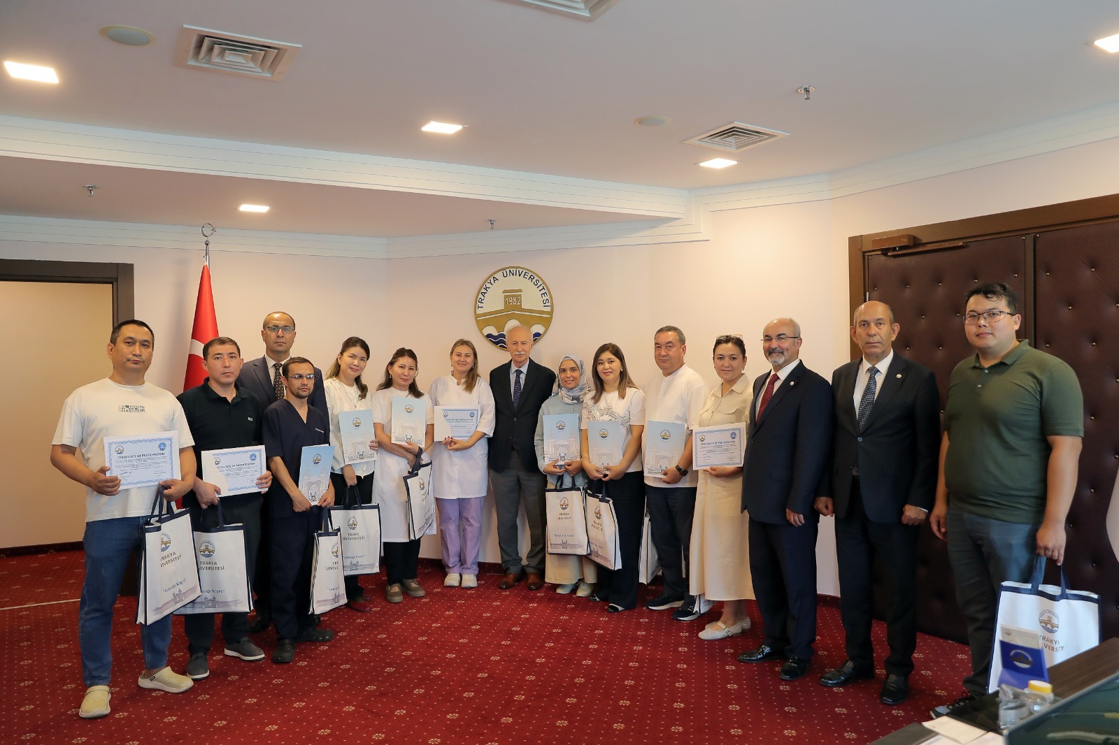 KAZAKİSTANLI 11 UZMAN HEKİM, TRAKYA ÜNİVERSİTESİ TIP FAKÜLTESİNDEKİ EĞİTİM PROGRAMINI TAMAMLADI