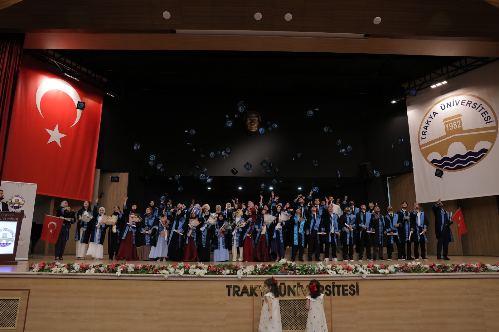TRAKYA ÜNİVERSİTESİ İLAHİYAT FAKÜLTESİ’NDE MEZUNİYET HEYECANI