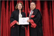 TRAKYA ÜNİVERSİTESİ ECZACILIK FAKÜLTESİ’NDE MEZUNİYET SEVİNCİ