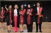 TRAKYA ÜNİVERSİTESİ ECZACILIK FAKÜLTESİ’NDE MEZUNİYET SEVİNCİ