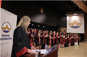 TRAKYA ÜNİVERSİTESİ ECZACILIK FAKÜLTESİ’NDE MEZUNİYET SEVİNCİ