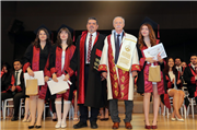 TRAKYA ÜNİVERSİTESİ DİŞ HEKİMLİĞİ FAKÜLTESİ’NDE MEZUNİYET COŞKUSU