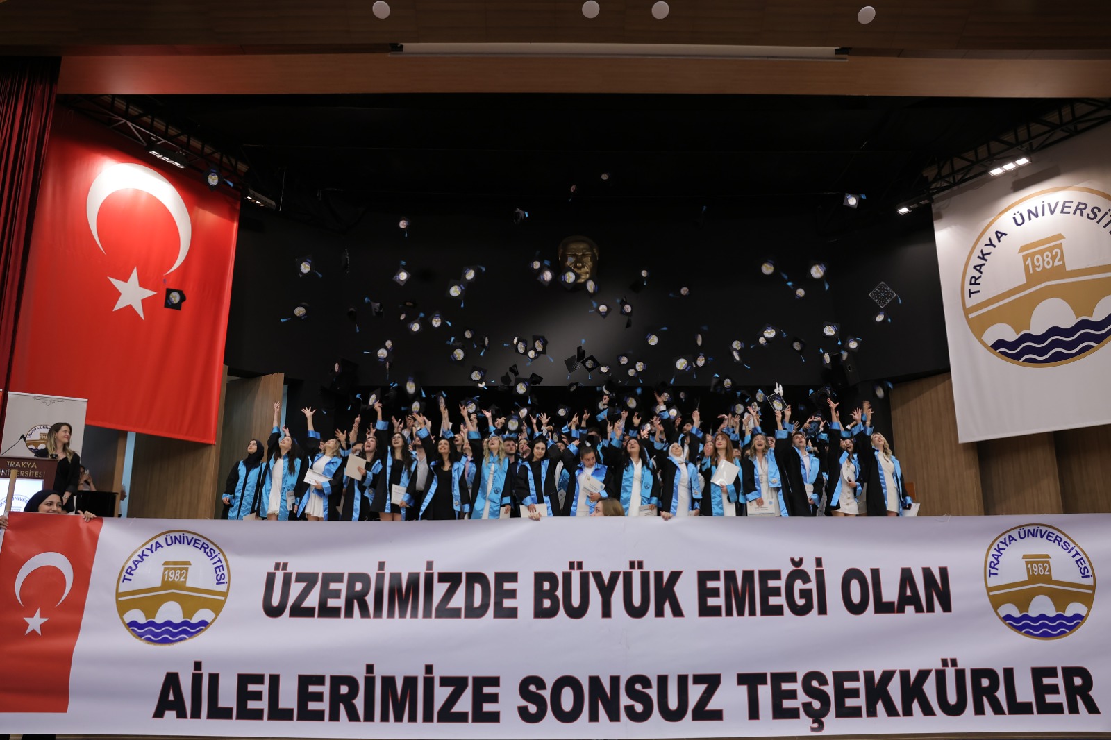 TRAKYA ÜNİVERSİTESİ MİMARLIK FAKÜLTESİ MEZUNLARINI UĞURLADI