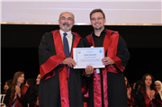 TRAKYA ÜNİVERSİTESİ TIP FAKÜLTESİNDE MEZUNİYET SEVİNCİ