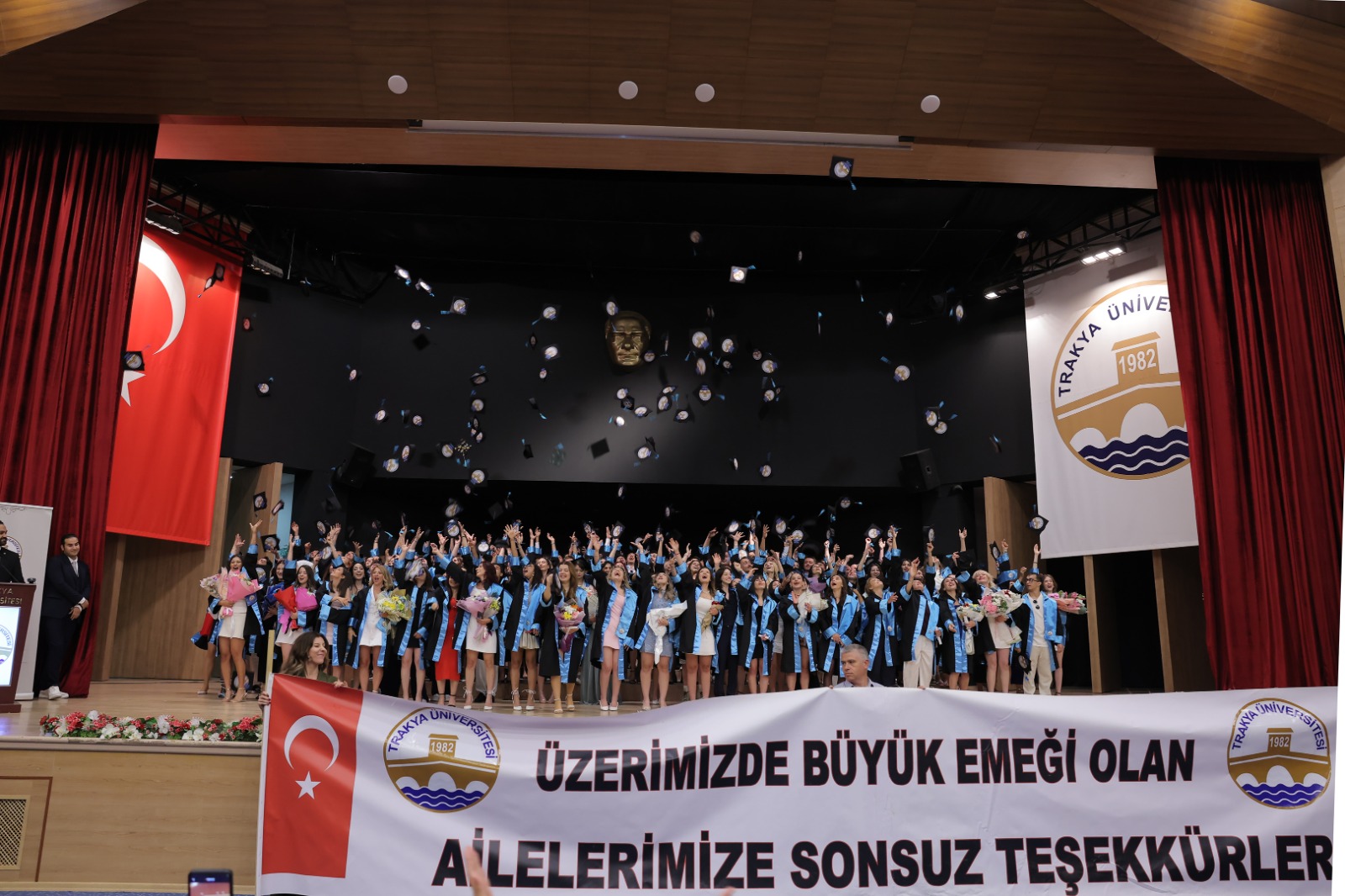 TRAKYA ÜNİVERSİTESİ KIRKPINAR SPOR BİLİMLERİ FAKÜLTESİNDE MEZUNİYET COŞKUSU