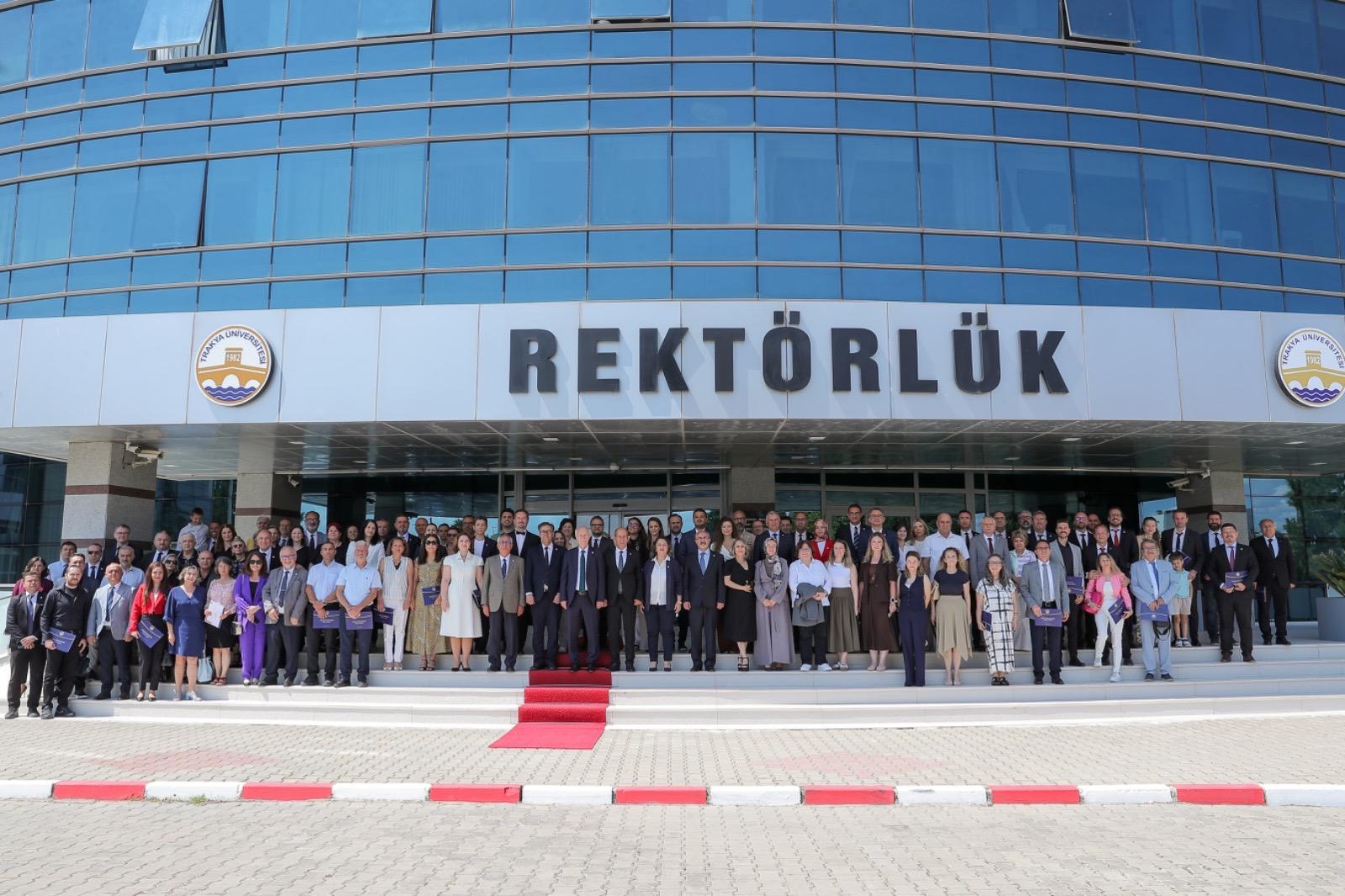 TRAKYA ÜNİVERSİTESİ’NDE BAŞARI VE EMEK ÖDÜLLENDİRİLDİ
