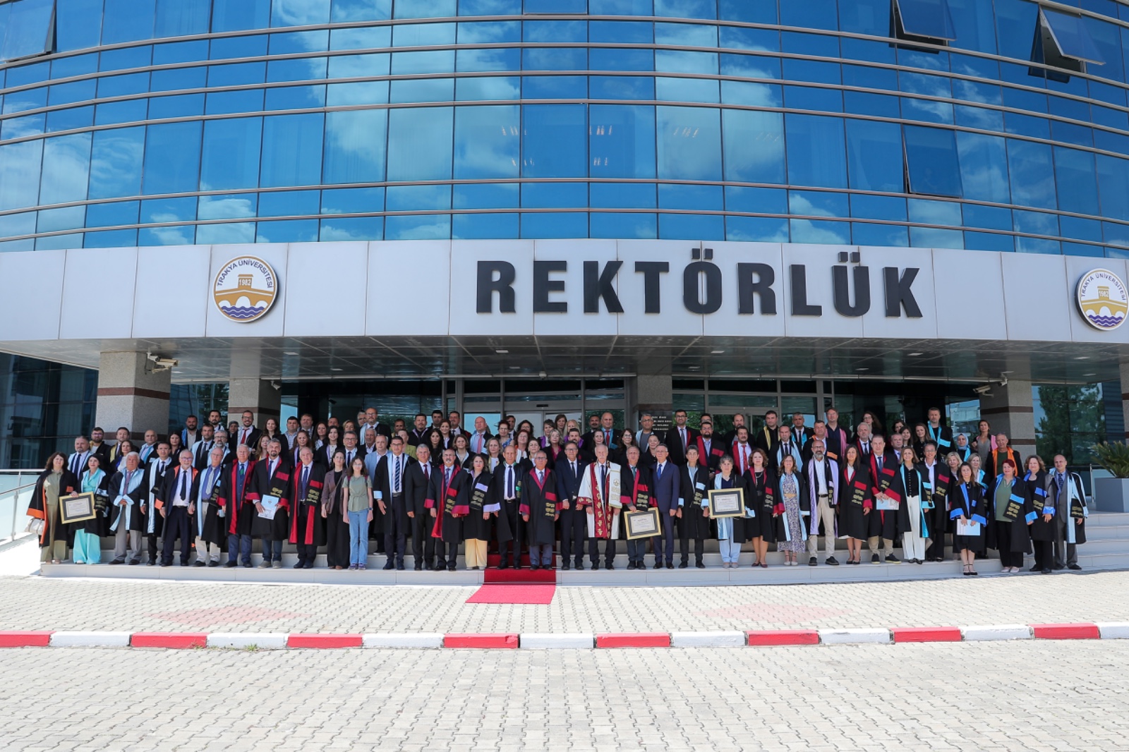TRAKYA ÜNİVERSİTESİNDE 2025-2026 AKADEMİK YÜKSELTME TÖRENİ GERÇEKLEŞTİRİLDİ