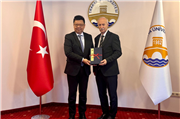 ÇİN HALK CUMHURİYETİ İSTANBUL BAŞKONSOLOSU WEI XIAODONG’DAN REKTÖR PROF. DR. MUSTAFA HATİPLER’E ZİYARET