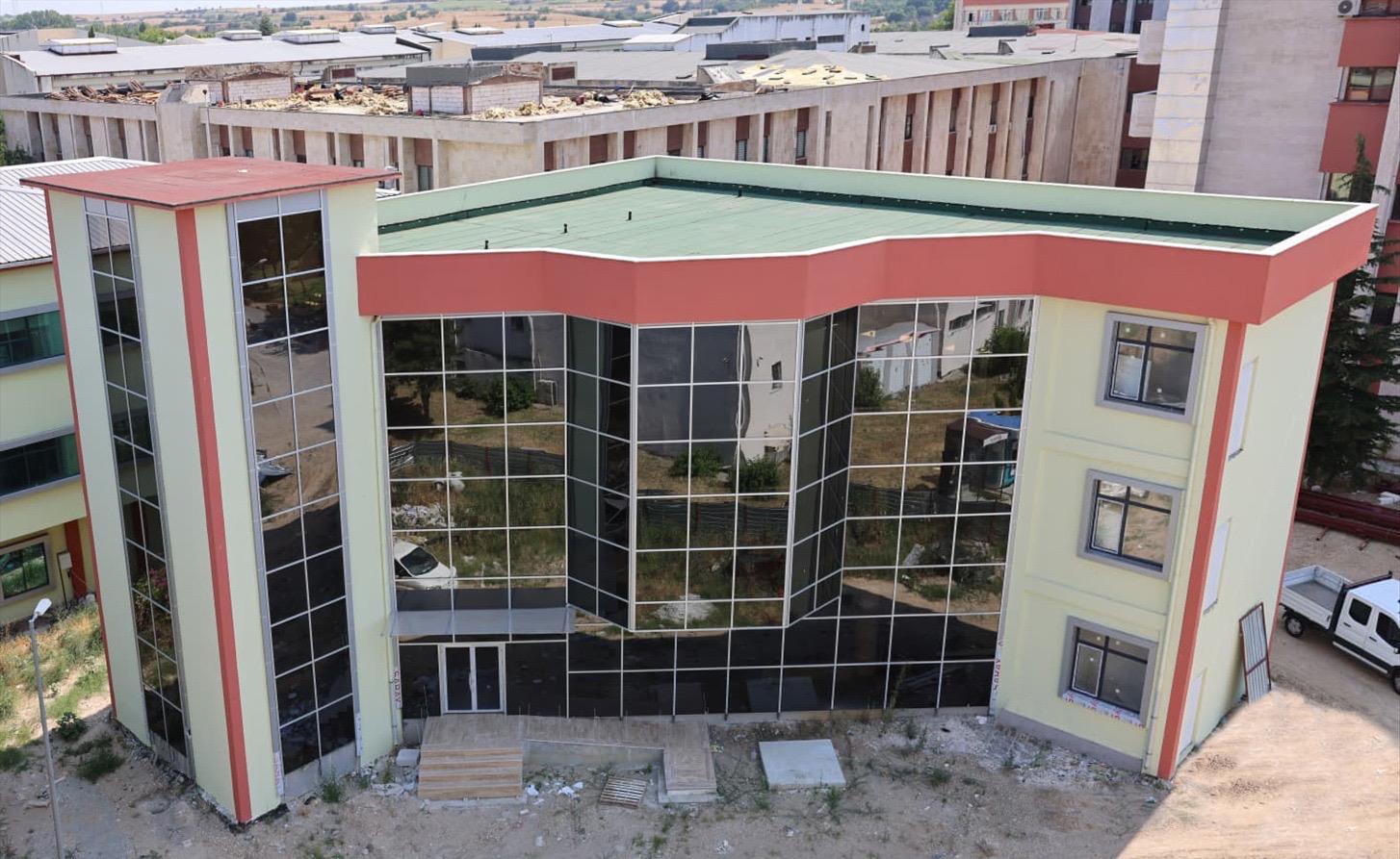 TRAKYA ÜNİVERSİTESİ ONKOLOJİ HASTANESİ EK HİZMET BİNASI HAKKINDA KAMUOYUNA DUYURU
