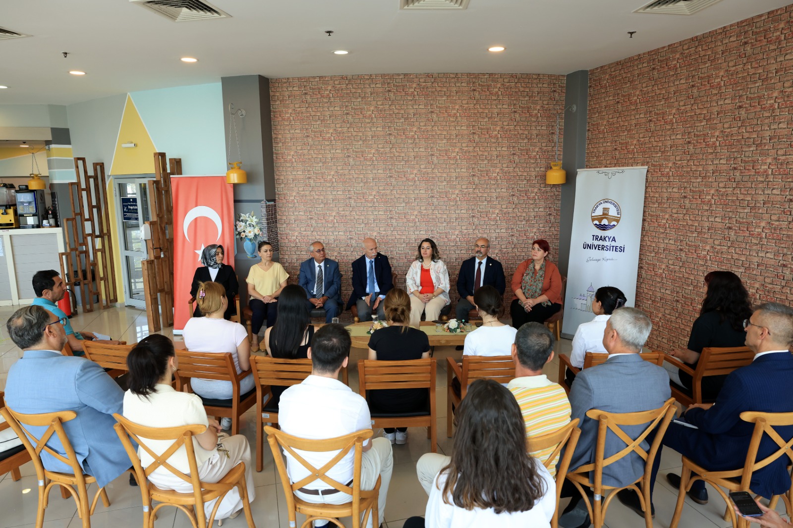 REKTÖR PROF. DR. MUSTAFA HATİPLER TANITIM GÜNLERİNDE ADAY ÖĞRENCİLERLE BULUŞTU