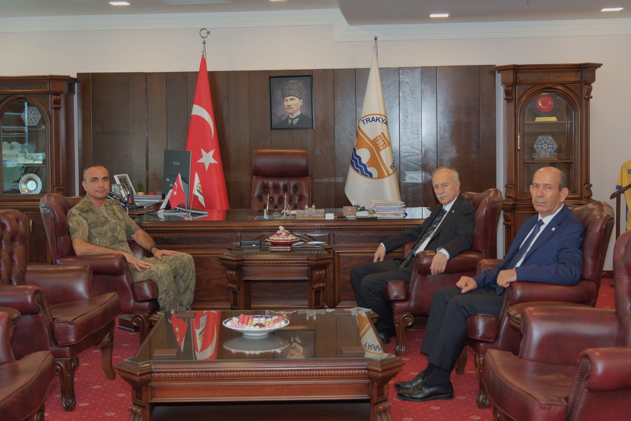 TUĞGENERAL BÜLENT BARIŞ SARP’TAN REKTÖR HATİPLER’E VEDA ZİYARETİ