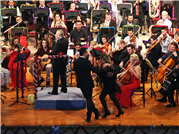 YENİ YIL KONSERİ İZLEYENLERİ BÜYÜLEDİ