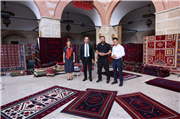 TRAKYA ÜNİVERSİTESİNİN YENİDEN HAYAT VERDİĞİ EDİRNE KIRMIZISI, YAĞCIBEDİR HALISI İLE BULUŞTU