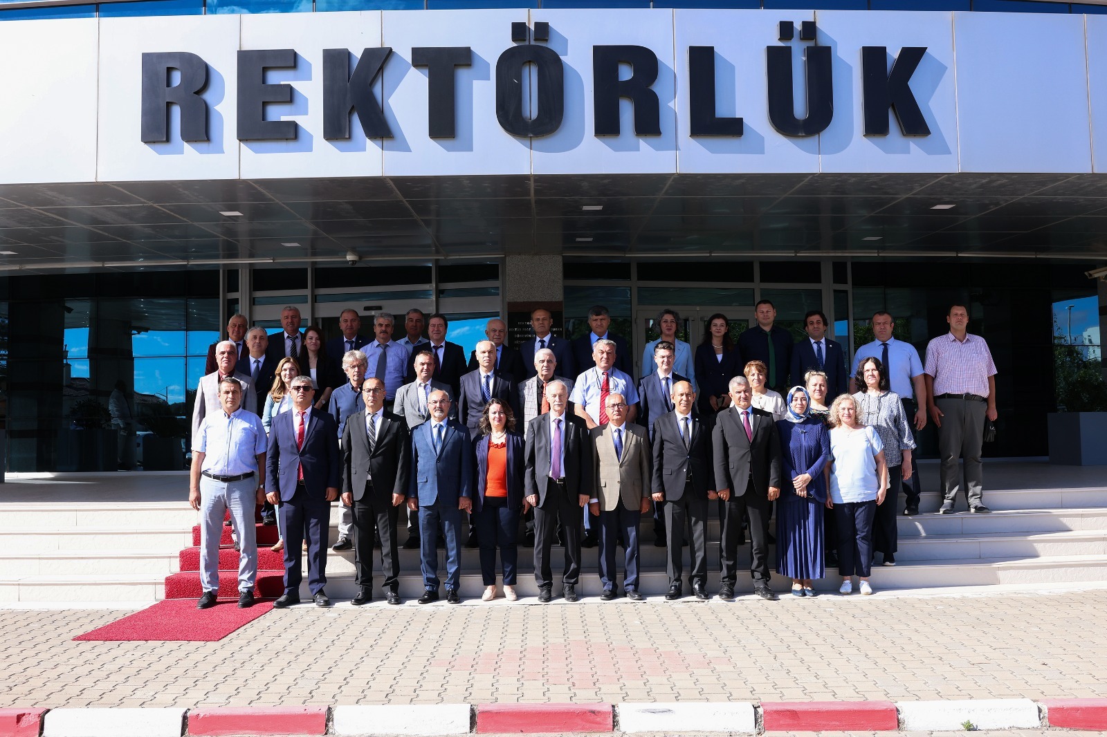 TRAKYA ÜNİVERSİTESİ YÖNETİMİ AKADEMİK BİRİM SEKRETERLERİYLE YENİ DÖNEM ÖNCESİ KOORDİNASYON TOPLANTISINDA BİR ARAYA GELDİ