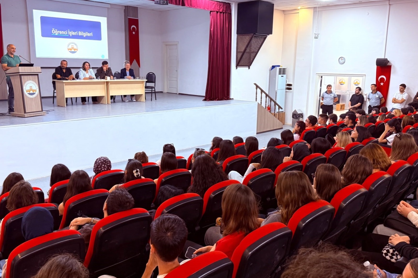 TRAKYA ÜNİVERSİTESİNDE YENİ ÖĞRENCİLERE YÖNELİK ORYANTASYON EĞİTİMLERİ GERÇEKLEŞTİRİLDİ